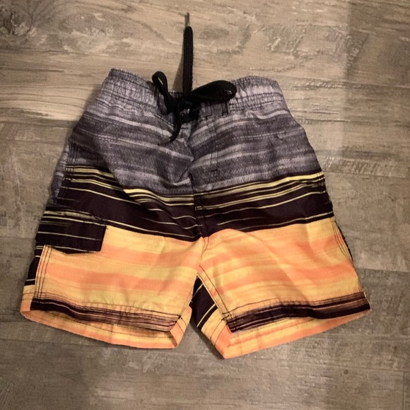 Boys Shorts and Jeans Bundle 12mo-2t - Picture 6 of 8